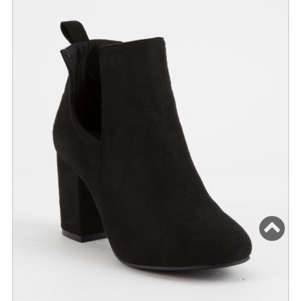 Black heel booties